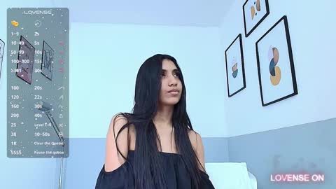 Snapshot of littlee_emilyy_ chatting on December 4, 10:08 pm Emily  online show from December 4, 10:08 pm