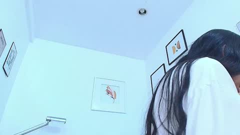 Snapshot of littlee_emilyy_ chatting on December 22, 3:44 pm Emily  online show from December 22, 3:44 pm