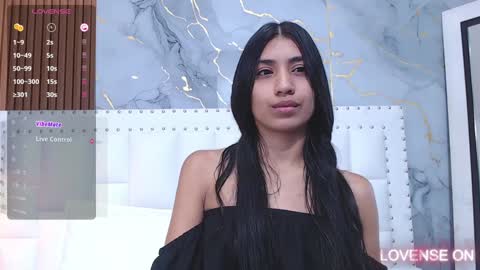 Snapshot of littlee_emilyy_ chatting on January 14, 9:13 am Emily  online show from January 14, 9:13 am