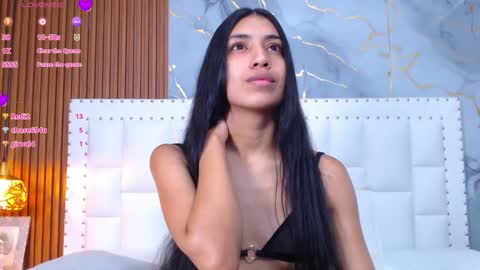 Snapshot of littlee_emilyy_ chatting on January 18, 2:58 am Emily  online show from January 18, 2:58 am