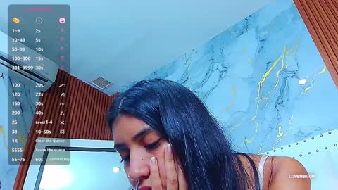 Snapshot of littlee_emilyy_ chatting on January 29, 6:01 am Emily  online show from January 29, 6:01 am