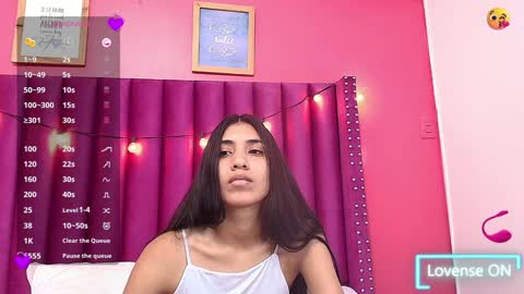 Snapshot of littlee_emilyy_ chatting on February 6, 9:28 pm Emily  online show from February 6, 9:28 pm