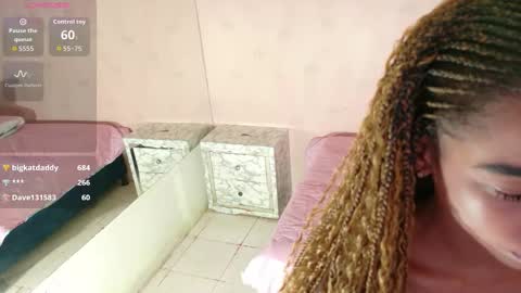 Snapshot of littleebonymommy chatting on October 27, 8:02 pm Tania online show from October 27, 8:02 pm