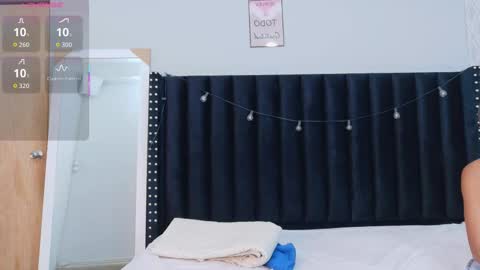 Snapshot of littleebonymommy chatting on November 1, 7:38 pm Tania online show from November 1, 7:38 pm