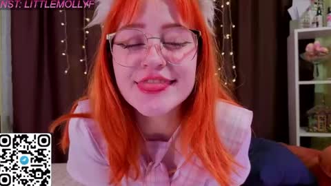 Snapshot of littlefoxyhole chatting on May 29, 2:20 am Molly online show from May 29, 2:20 am
