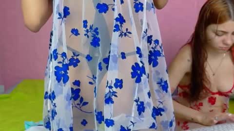 Snapshot of littlejennifer18 chatting on November 17, 6:19 am Tip us ask our names online show from November 17, 6:19 am