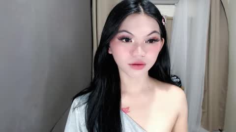 littlelace_ online show from May 17, 11:23 pm
