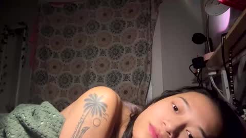 littleloverasian online show from December 4, 10:46 am