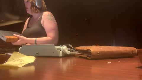 Snapshot of littlemissmee chatting on March 23, 6:06 am littlemissmee online show from March 23, 6:06 am