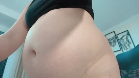 Snapshot of littlemolly_pregnant chatting on June 25, 12:54 am Sarahs Room online show from June 25, 12:54 am