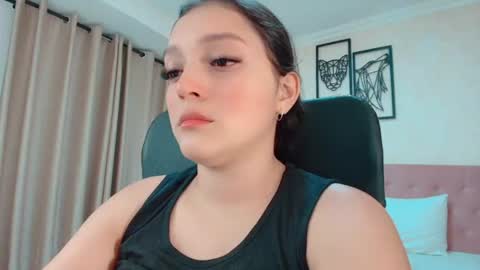 Snapshot of littlemolly_pregnant chatting on July 6, 12:40 am Sarahs Room online show from July 6, 12:40 am