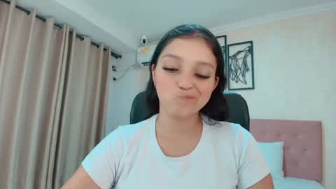 Snapshot of littlemolly_pregnant chatting on July 11, 1:41 am Sarahs Room online show from July 11, 1:41 am