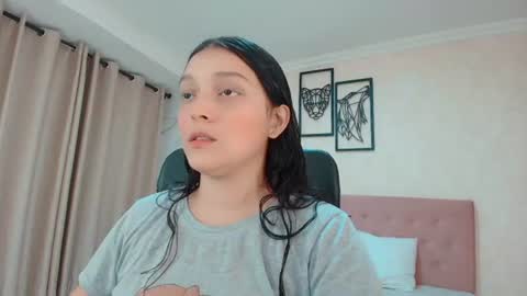 Snapshot of littlemolly_pregnant chatting on August 8, 2:03 am Sarahs Room online show from August 8, 2:03 am