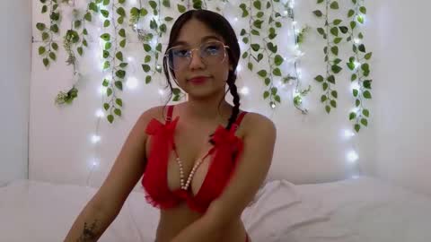 Snapshot of littlemoonx chatting on March 26, 2:17 am Moon online show from March 26, 2:17 am