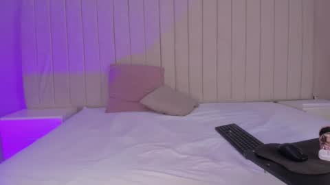 im olivia IG littleolivia01 online show from February 4, 4:08 pm