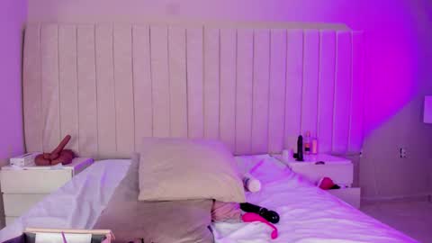 Snapshot of littleoliviia_ chatting on January 7, 12:51 pm im olivia IG littleolivia01 online show from January 7, 12:51 pm