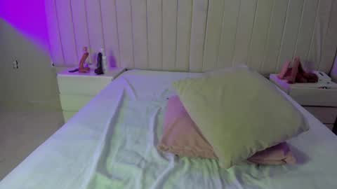 Snapshot of littleoliviia_ chatting on January 10, 1:02 pm im olivia IG littleolivia01 online show from January 10, 1:02 pm