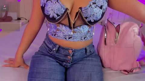 Snapshot of littleoliviia_ chatting on January 14, 12:55 pm im olivia IG littleolivia01 online show from January 14, 12:55 pm