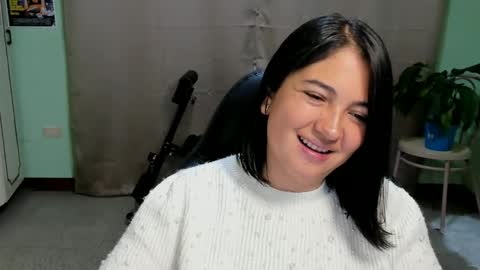 Snapshot of littleprety6969 chatting on October 15, 6:35 am Mia Wednesday to Sunday 730 am to 1030 am Colombian Hour D online show from October 15, 6:35 am
