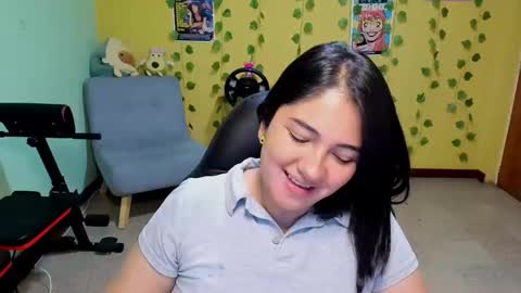 Snapshot of littleprety6969 chatting on November 7, 10:54 pm Mia Wednesday to Sunday 730 am to 1030 am Colombian Hour D online show from November 7, 10:54 pm