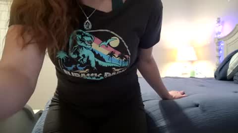 littlered_6969 online show from June 16, 6:16 am