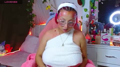 Snapshot of littlerouse_ chatting on November 1, 1:07 am Ruby Rouse online show from November 1, 1:07 am