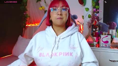 Snapshot of littlerouse_ chatting on November 12, 11:36 pm Ruby Rouse online show from November 12, 11:36 pm