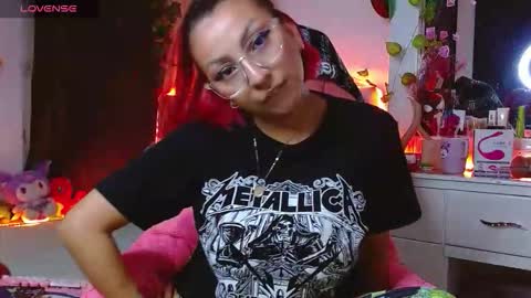 Snapshot of littlerouse_ chatting on November 27, 11:18 pm Ruby Rouse online show from November 27, 11:18 pm