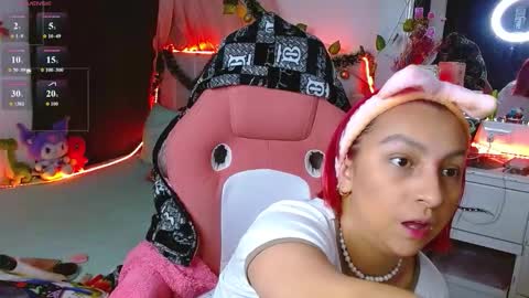 Snapshot of littlerouse_ chatting on December 19, 11:12 pm Ruby Rouse online show from December 19, 11:12 pm