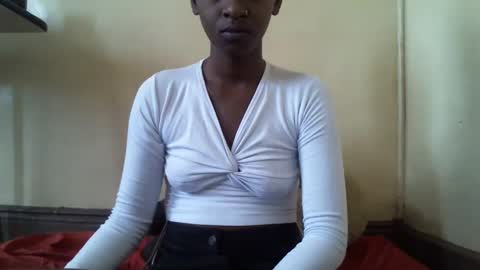 Snapshot of littlesandie chatting on March 5, 5:18 am littlesandie online show from March 5, 5:18 am