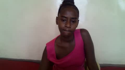 Snapshot of littlesandie chatting on November 20, 5:29 am littlesandie online show from November 20, 5:29 am