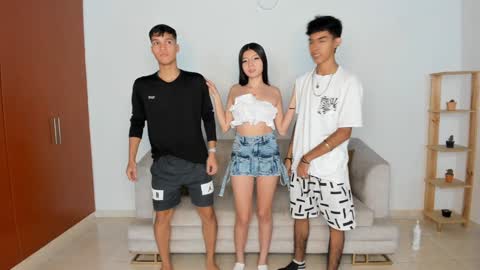 Snapshot of littlesexualworld chatting on February 4, 1:38 pm - Eileen - Izzy - Stiven online show from February 4, 1:38 pm