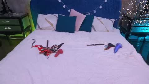 Snapshot of littleshyy chatting on May 4, 12:45 pm Masha online show from May 4, 12:45 pm