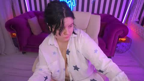 Snapshot of littleshyy chatting on June 18, 12:53 pm Masha online show from June 18, 12:53 pm