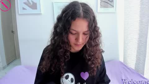 Snapshot of littlesoffi_gh chatting on November 24, 2:28 pm online show from November 24, 2:28 pm