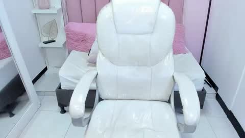 Snapshot of littlesofii chatting on October 21, 9:15 pm sofii online show from October 21, 9:15 pm