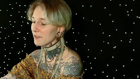 Niki  free tg channel with some photos gifs and info about streams  online show from December 19, 8:44 pm