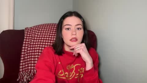 Snapshot of littlesugarpea chatting on February 8, 10:29 pm Little Sugar Pea  online show from February 8, 10:29 pm