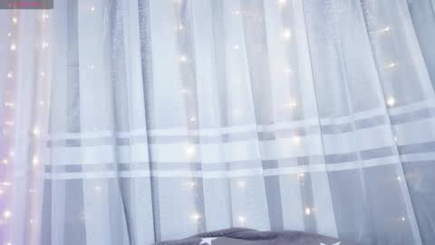 littletammy_ online show from October 12, 2:16 pm