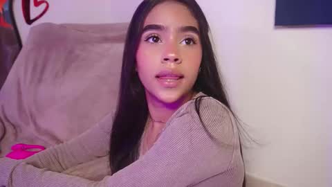 littletammy_ online show from November 14, 2:49 pm