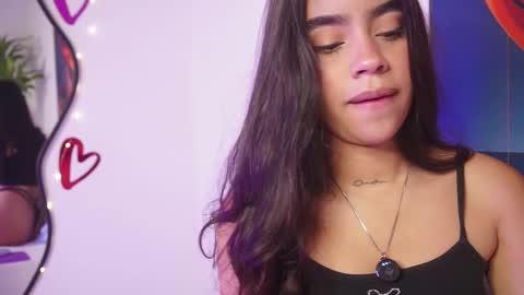 littletammy_ online show from November 27, 3:03 pm