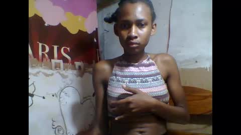 Snapshot of littleyanah chatting on October 3, 5:37 am yanah online show from October 3, 5:37 am