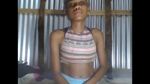 Snapshot of littleyanah chatting on November 8, 10:52 pm yanah online show from November 8, 10:52 pm