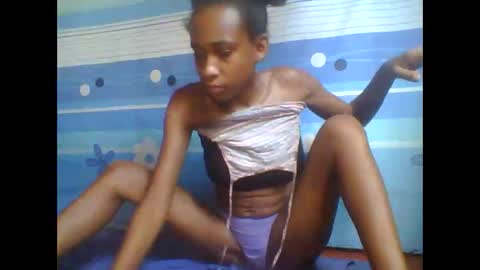 Snapshot of littleyanah chatting on November 20, 11:10 am yanah online show from November 20, 11:10 am