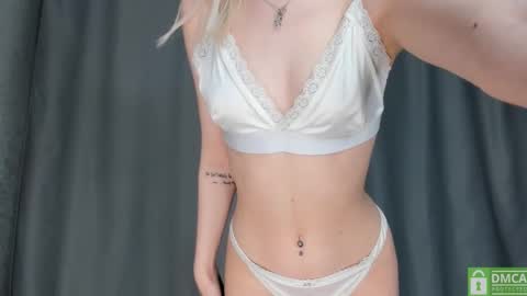 Snapshot of litttle_ladyy chatting on October 18, 1:01 pm Nikol online show from October 18, 1:01 pm