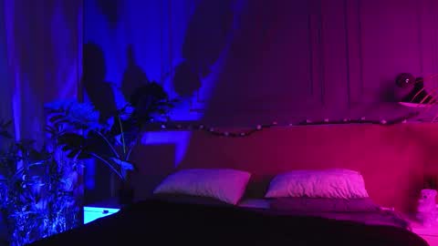 Liv 3 online show from December 17, 3:18 pm