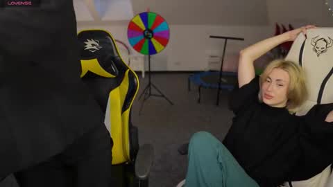 Sheryl online show from December 4, 11:19 am