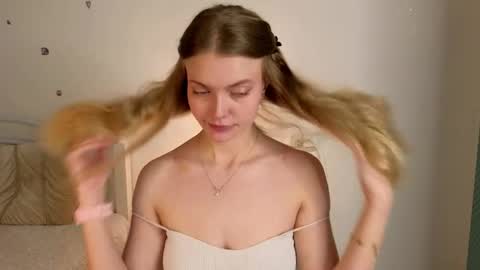 livia_hot online show from April 25, 12:30 pm
