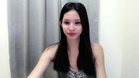Snapshot of liviacum_ chatting on November 24, 1:55 pm Lvia online show from November 24, 1:55 pm