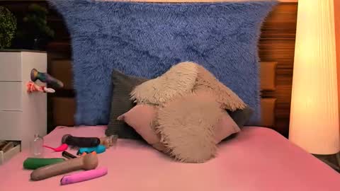 Livia and Lucy D online show from February 12, 7:31 pm